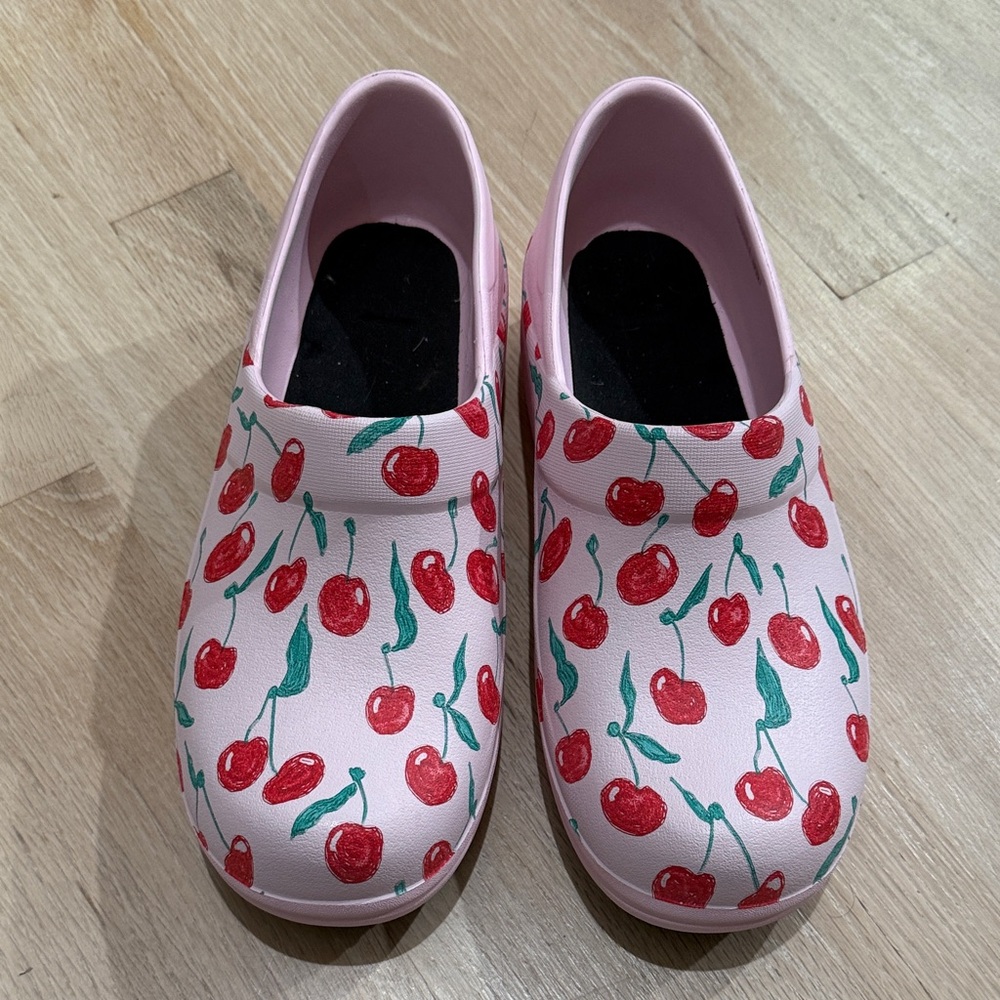 Cherry Print crocs on the clog work clogs  Shoes size 10 womens like new